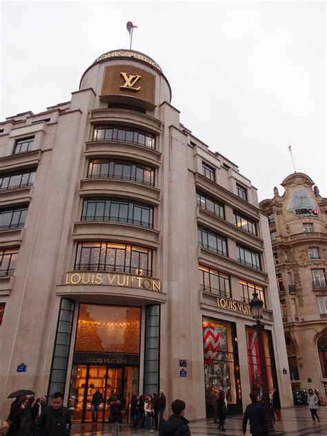 louis vuitton paris store location.